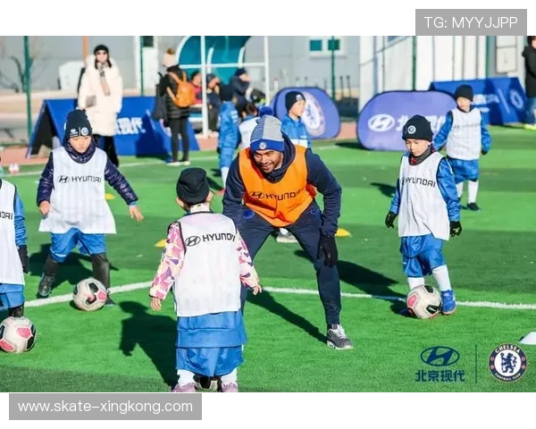 《从街头足球到绿茵场巨星 一群小孩的梦想与拼搏之路》 《从街头足球到绿茵场巨星 一群小孩的梦想与拼搏之路》