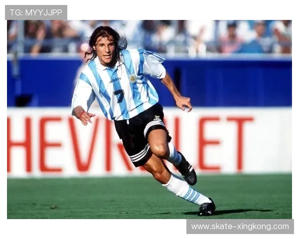 足球明星重现经典 盘点球员穿上国家队怀旧球衣的瞬间